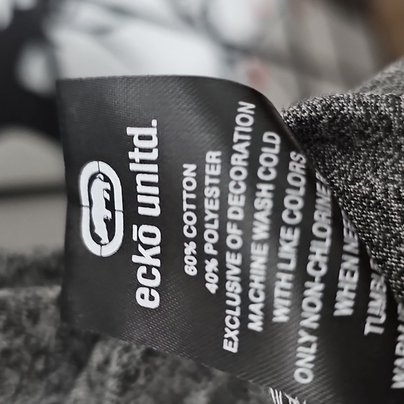 Ecko Unltd White and Gray Graphic T-Shirt Size Medium - Picture 6 of 7